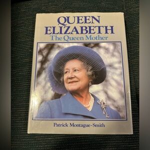 ⭐️ 3/$10 Queen Elizabeth coffee table book from 1985